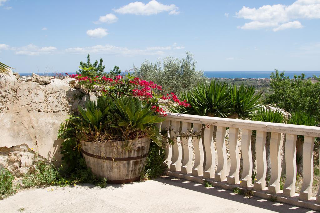 Agriturismoeloropizzuta Lido di Noto Exteriör bild